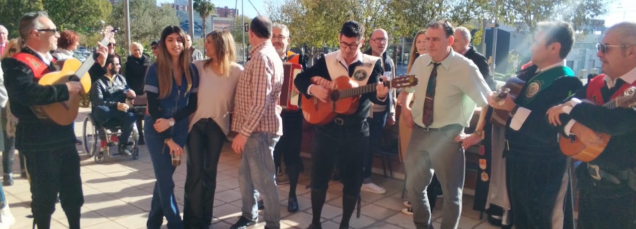 Celebración de cuatro cumpleaños con la Tuna de Barcelona