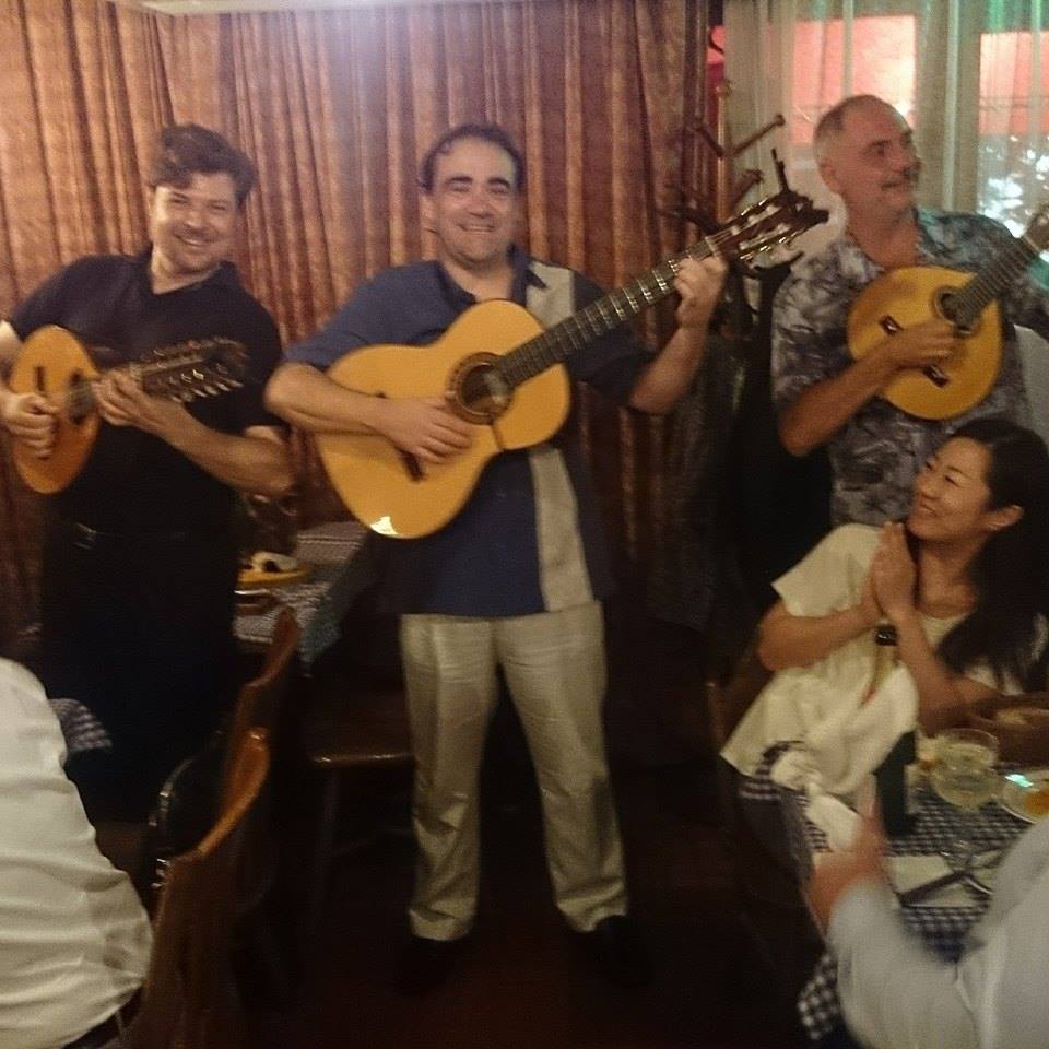 Celebración de cuatro cumpleaños con la Tuna de Barcelona