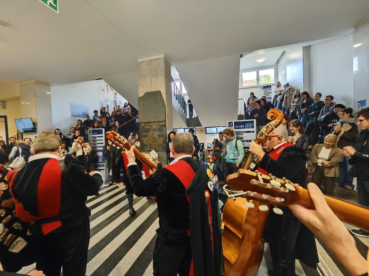 Celebración del 80 aniversario de Rafi con la Tuna de Barcelona