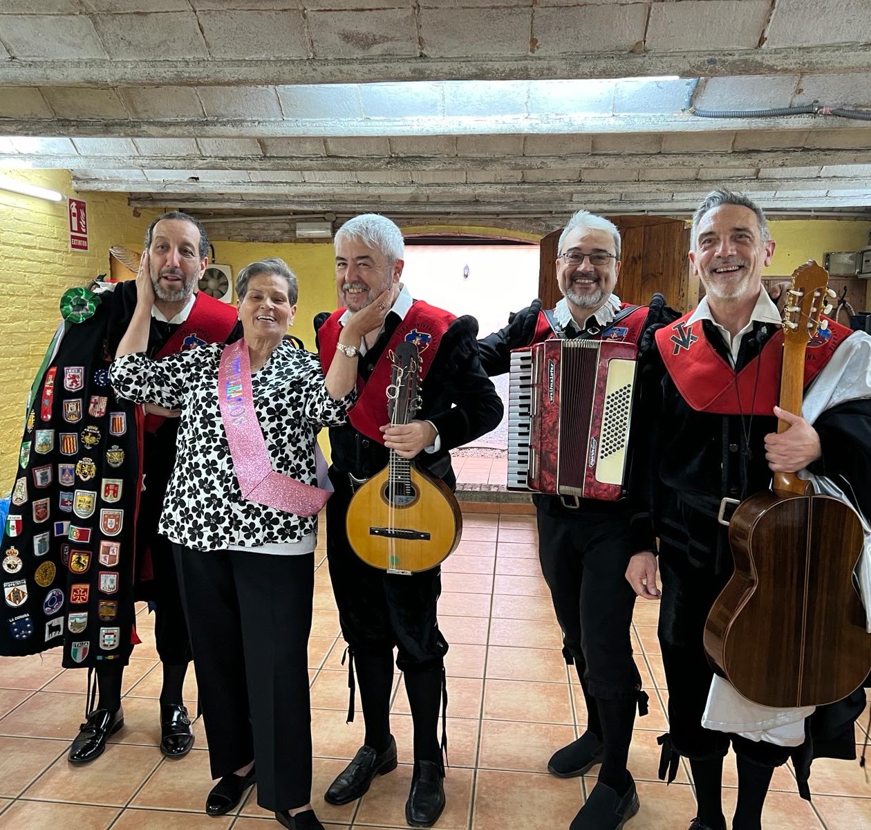Celebración del 80 aniversario de Rafi con la Tuna de Barcelona